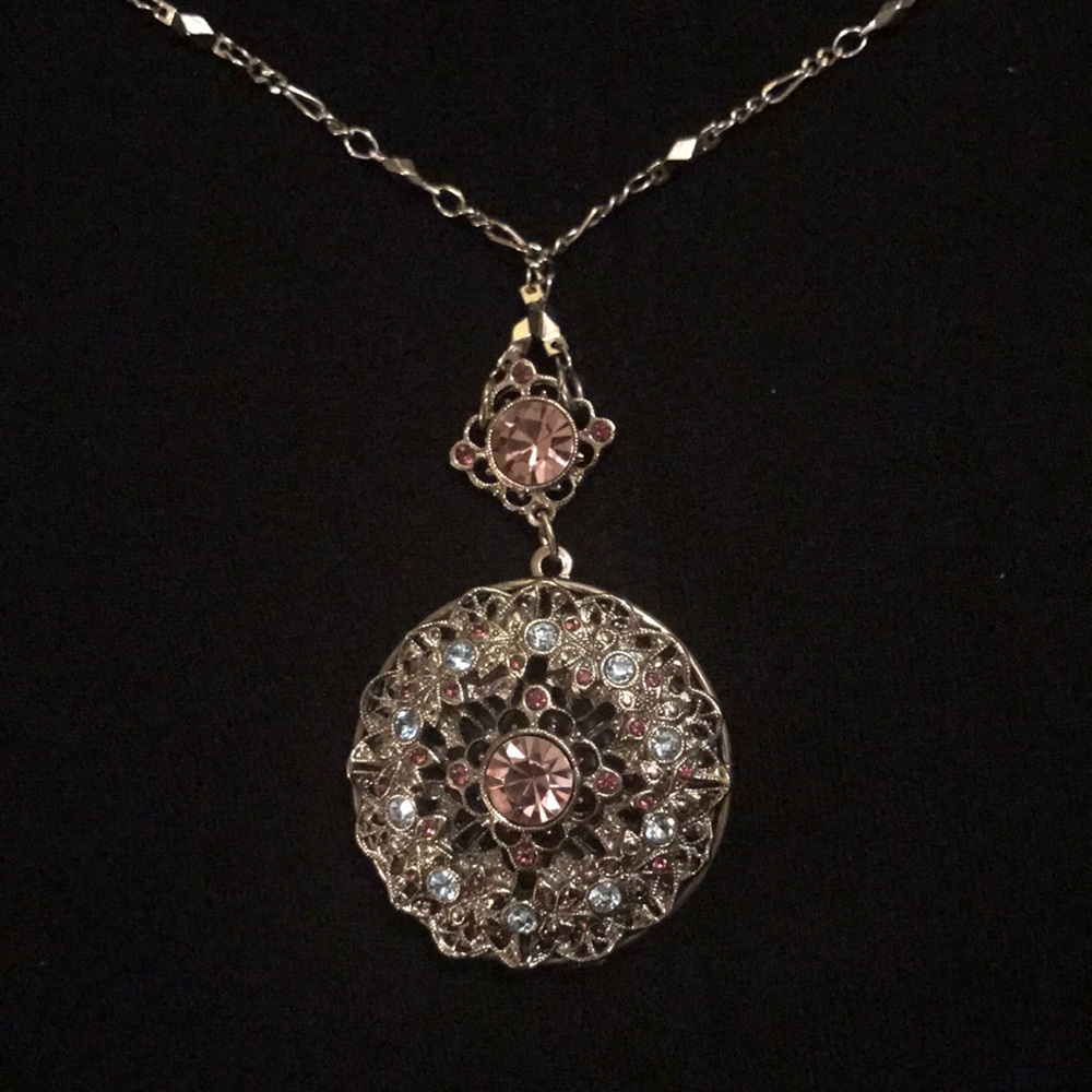 Beautiful ladies necklace
